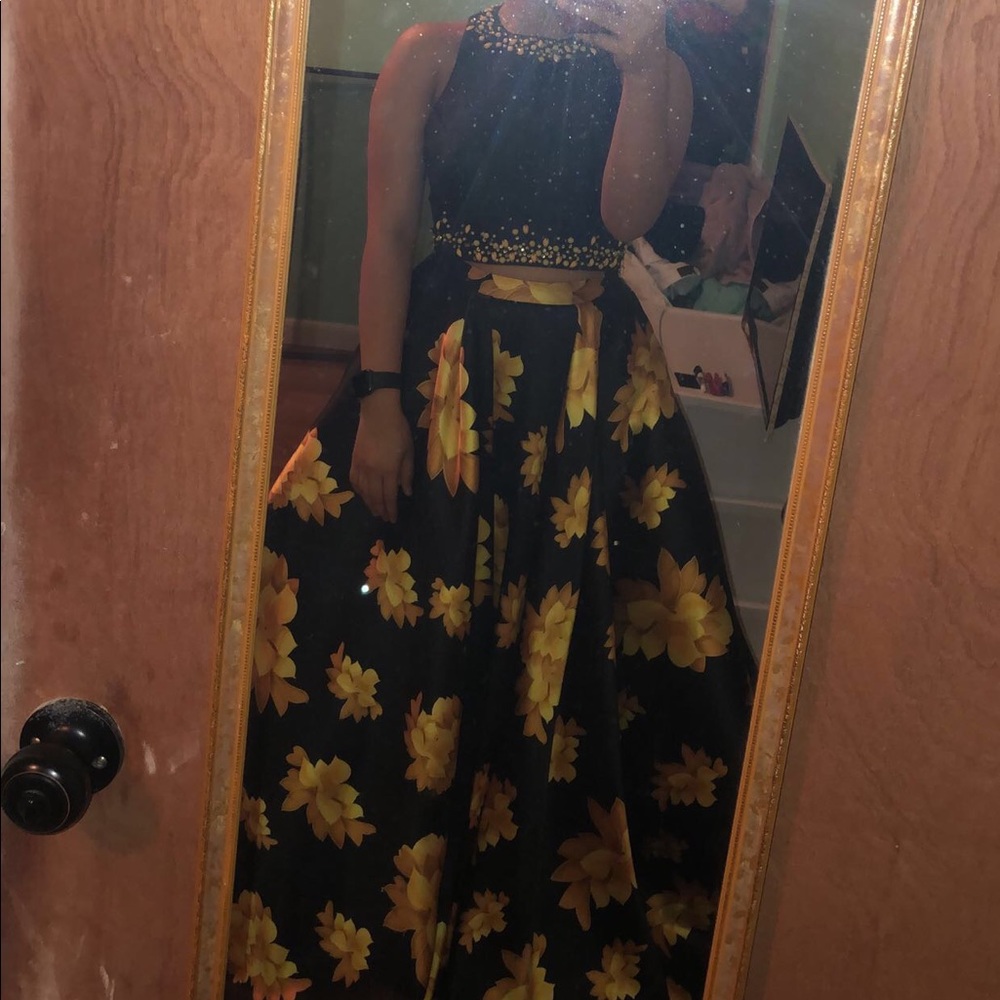 Prom dress - Picture 2 of 2